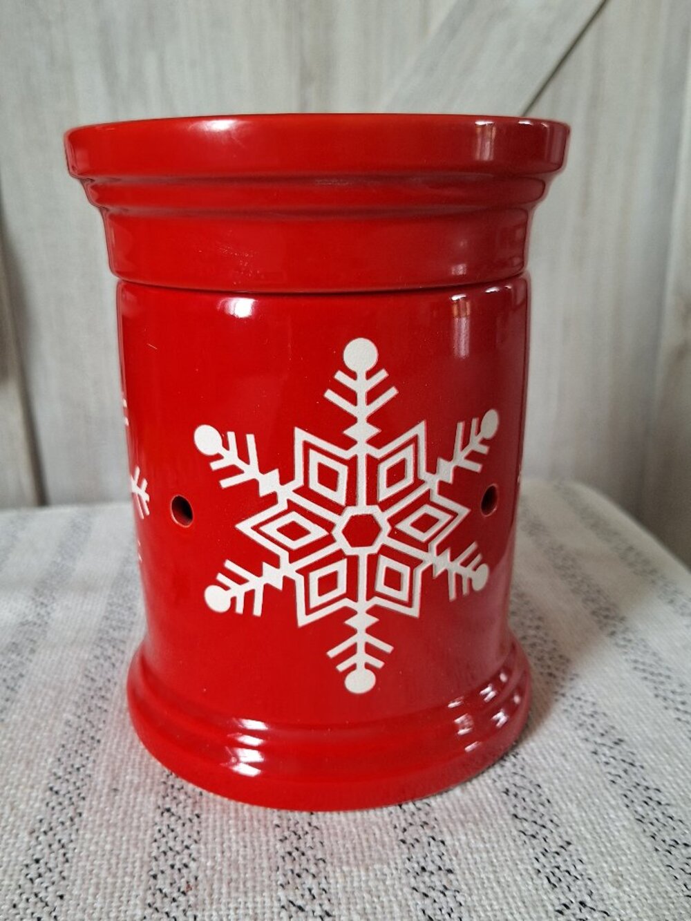 Candle Warmers Holiday Collection Snowflake Illumination Fragrance Warmer Red